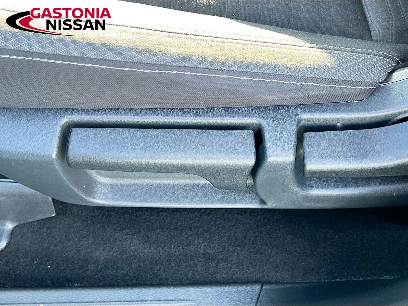 Used 2024 Nissan Pathfinder S image 25