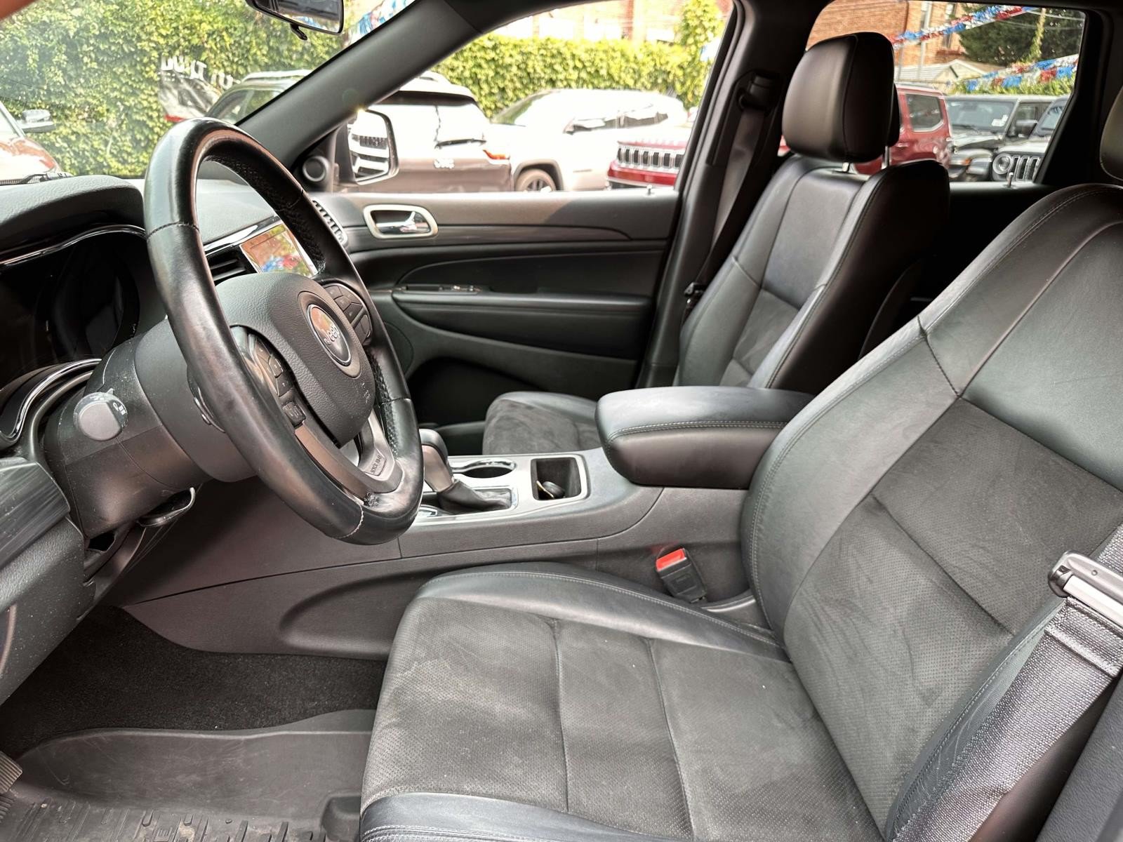 Certified 2021 Jeep Grand Cherokee Laredo X AWD/4WD image 16