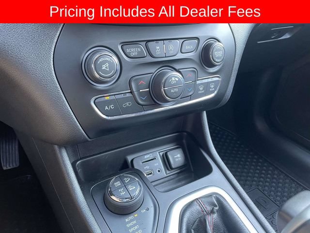 Used 2017 Jeep Cherokee Trailhawk AWD/4WD image 36