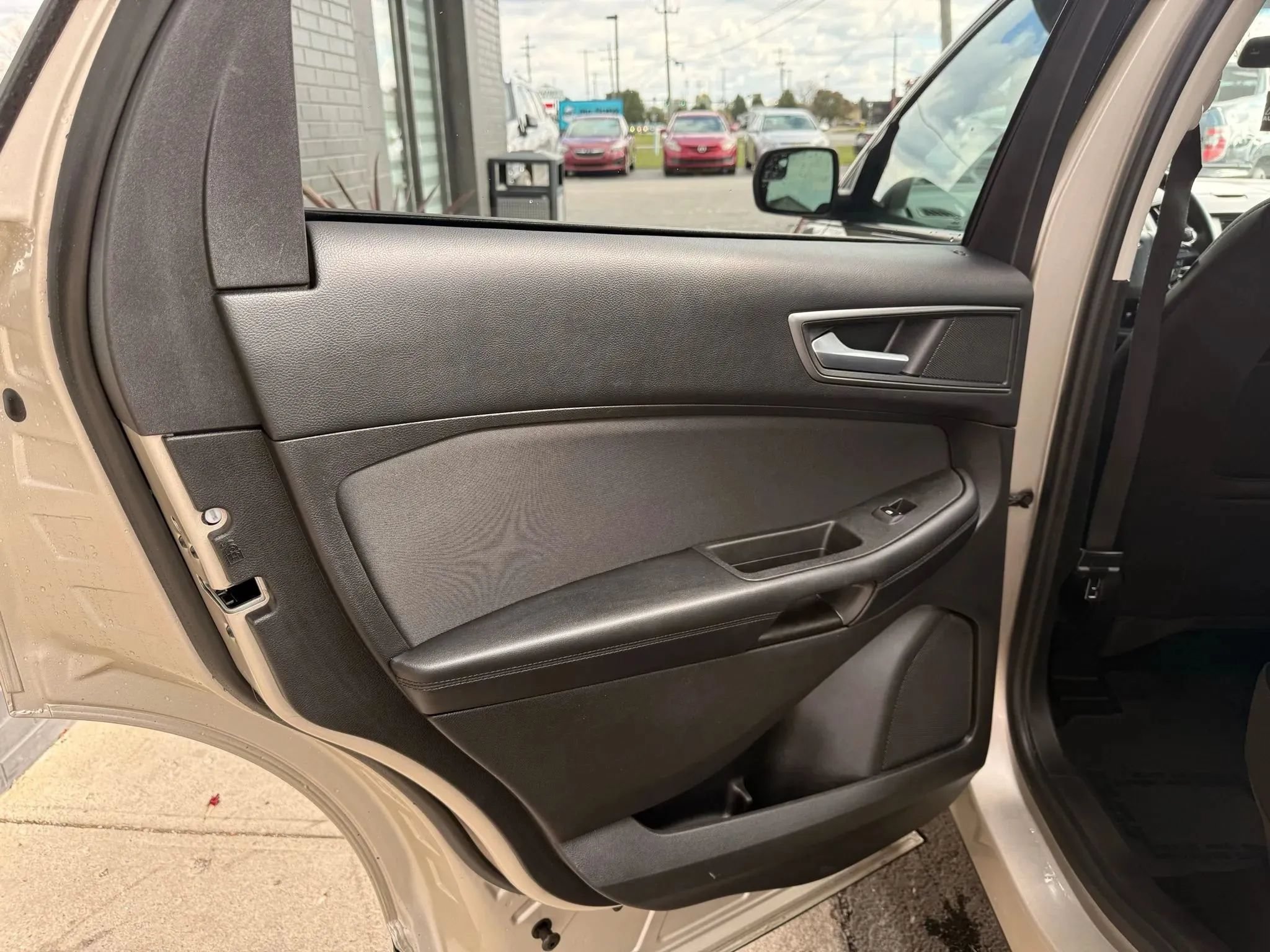 Used 2017 Ford Edge SE AWD/4WD image 18