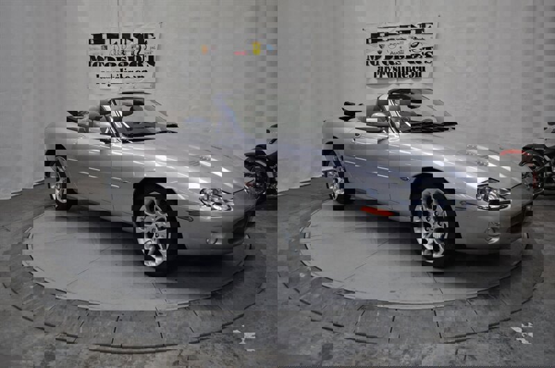 Used 2001 Jaguar XKR Convertible image 7