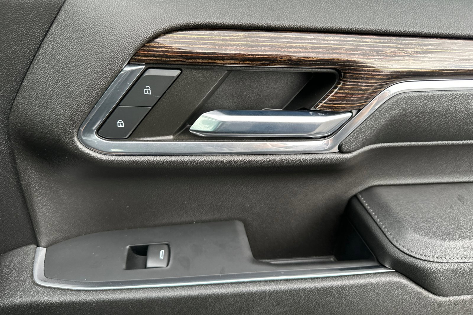 Used 2024 GMC Sierra 1500 Elevation w/ LPO, Elevation Black Package image 19