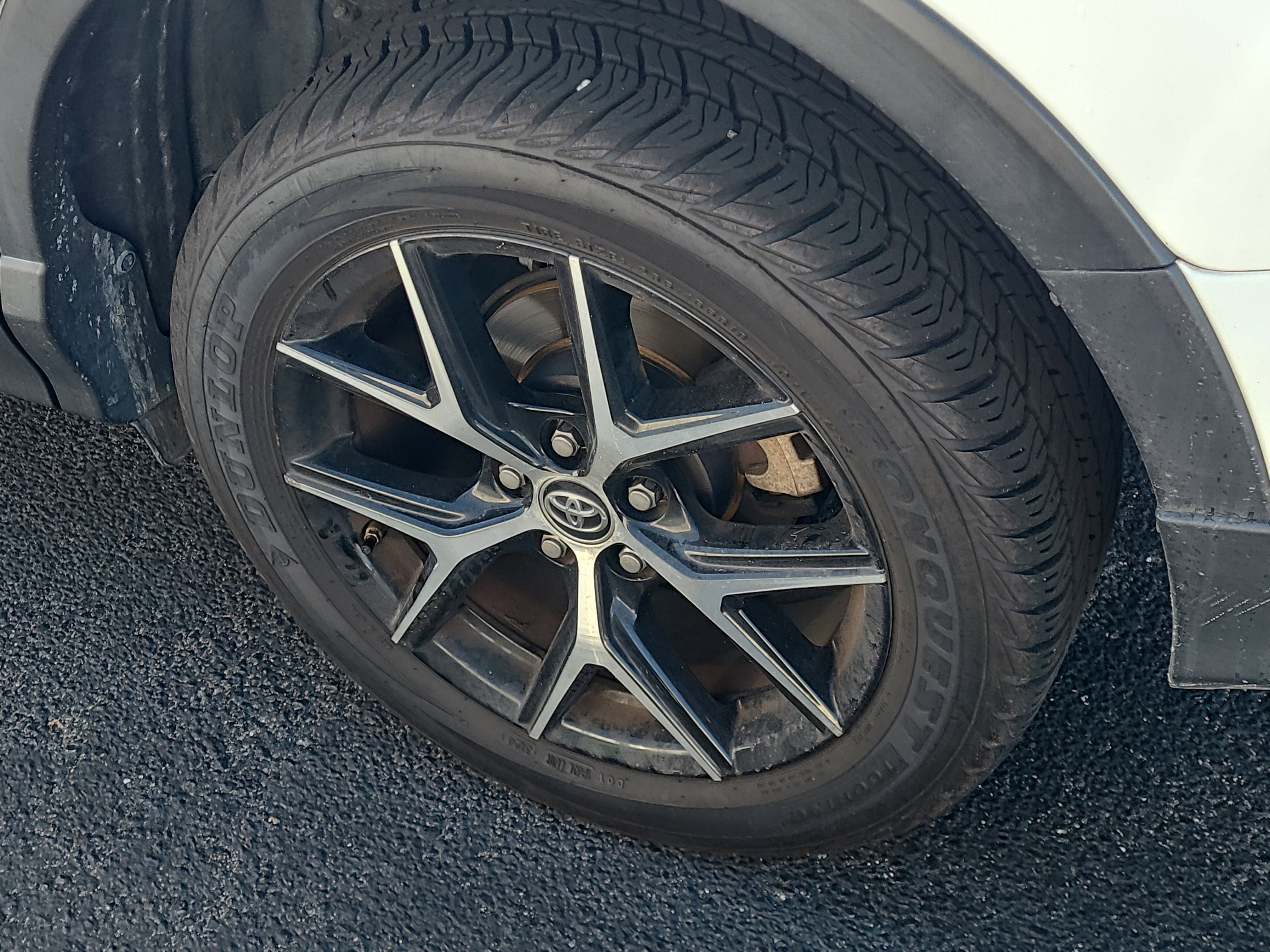 Used 2017 Toyota RAV4 SE image 9