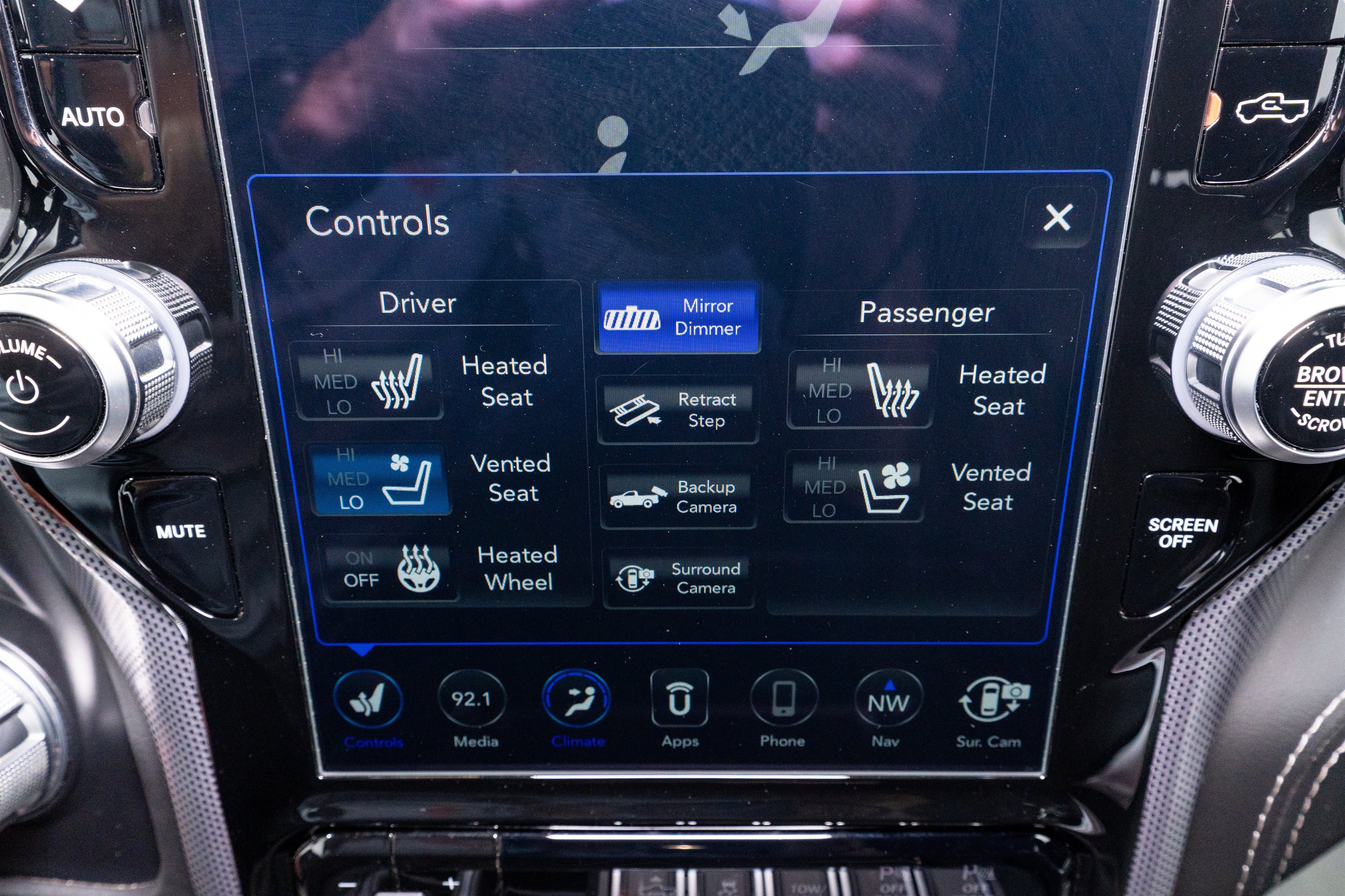 Used 2020 RAM 1500 Limited w/ Black Appearance Package AWD/4WD image 21