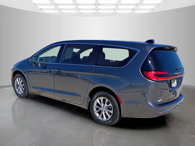Used 2023 Chrysler Pacifica Touring-L image 9