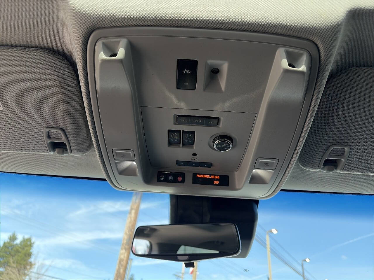 Used 2018 Cadillac Escalade Luxury AWD/4WD image 38