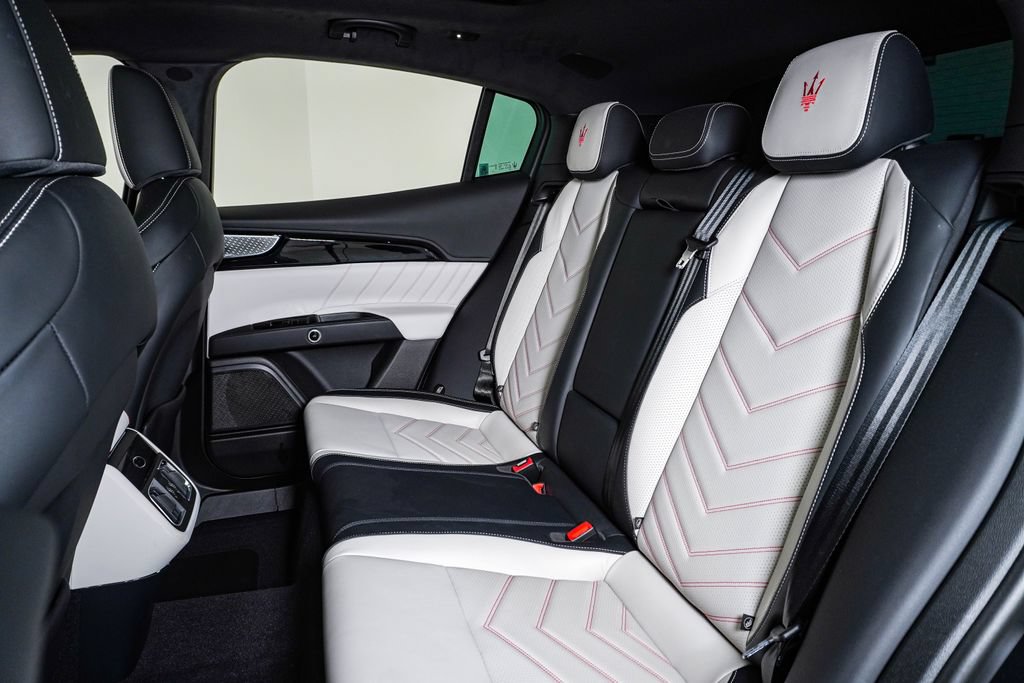 Certified 2024 Maserati Grecale Modena AWD/4WD image 17