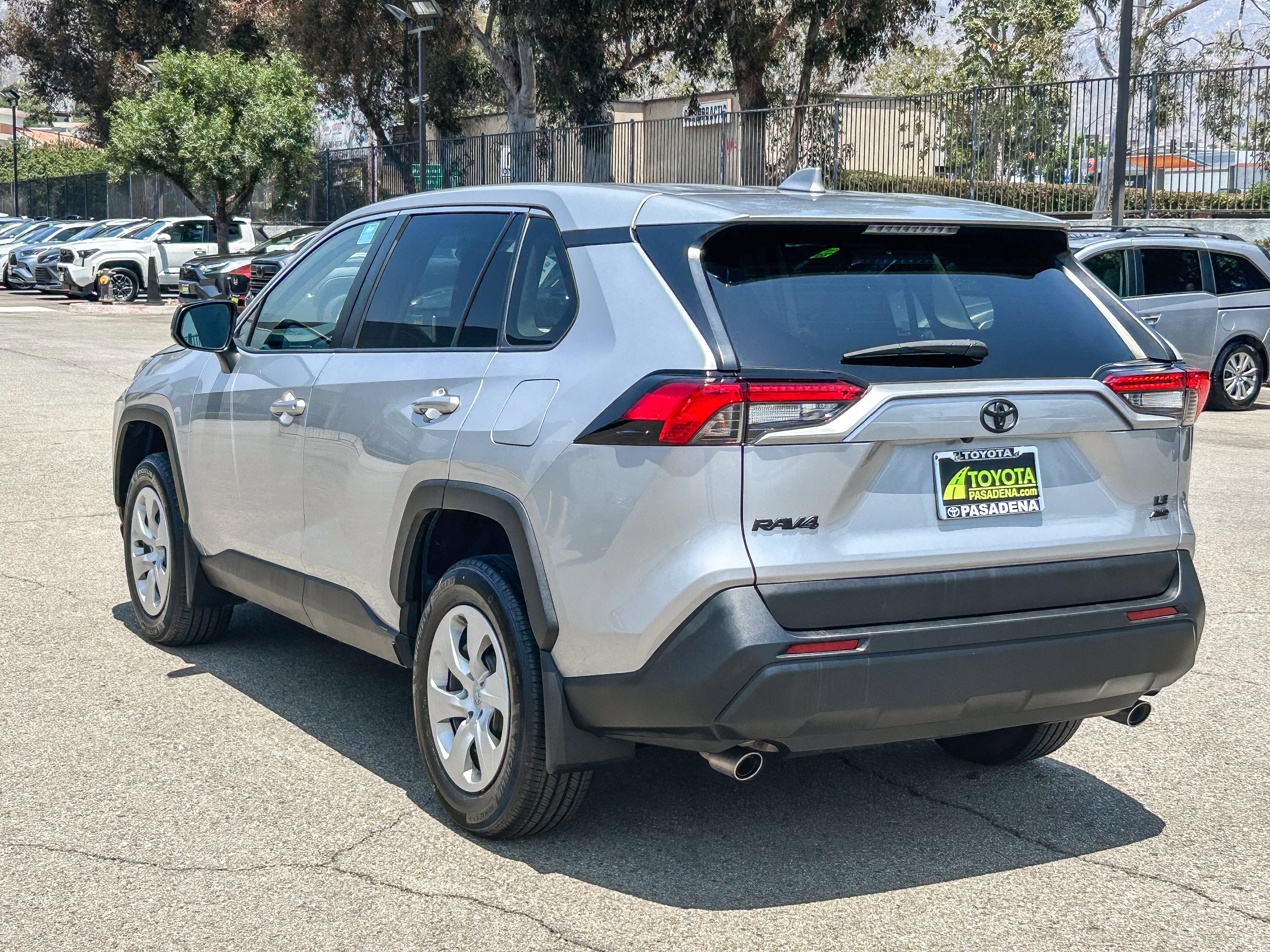 Used 2023 Toyota RAV4 LE AWD/4WD image 8
