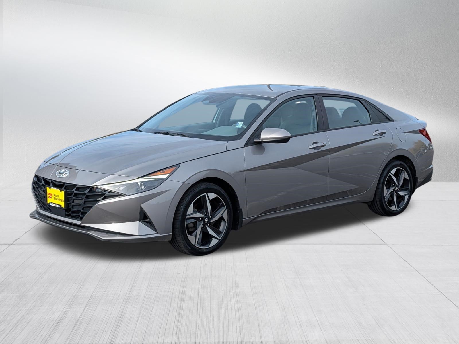 Used 2023 Hyundai Elantra SEL w/ Convenience Package FWD image 3