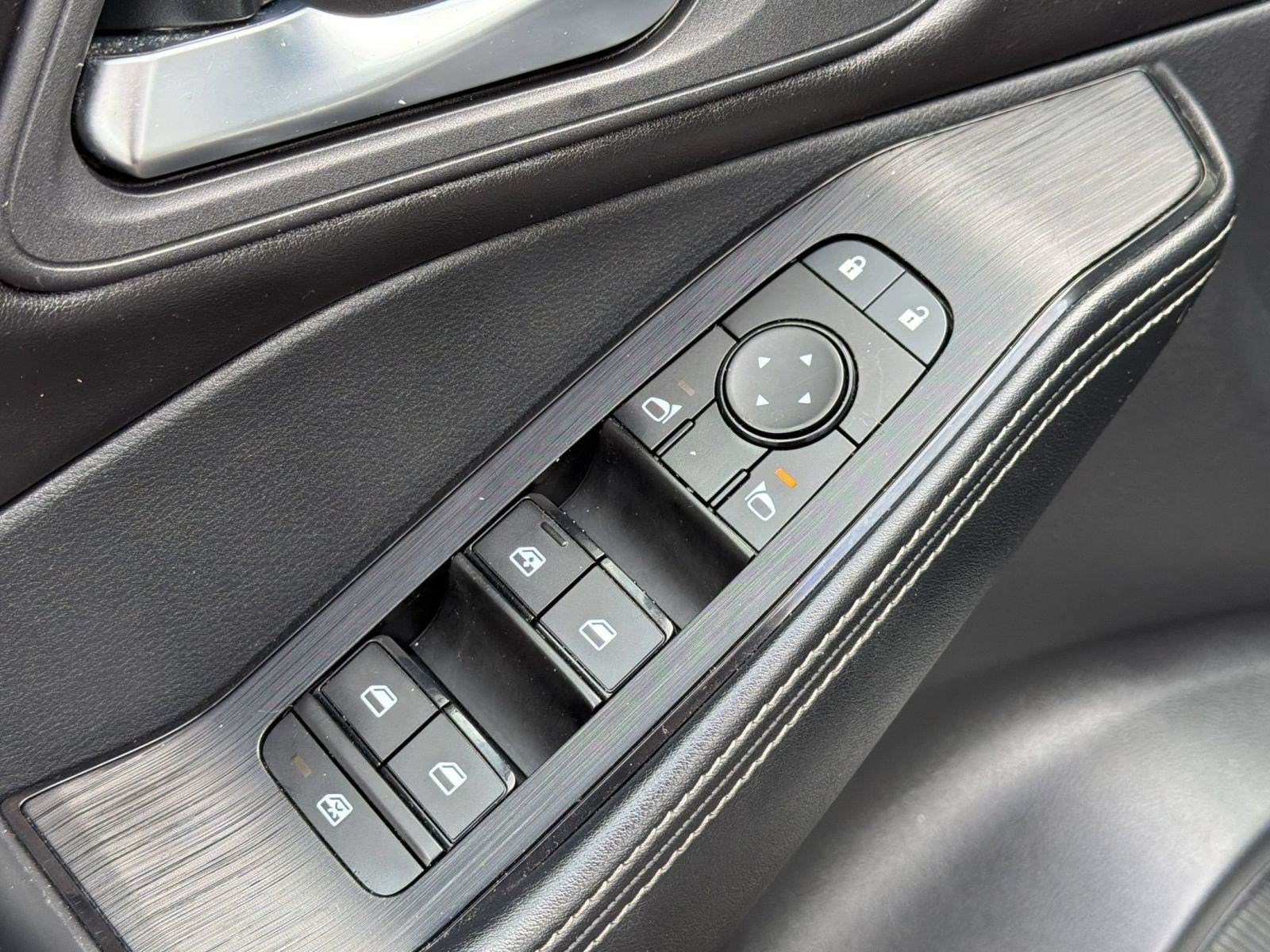 Used 2024 Nissan Rogue SV FWD image 19