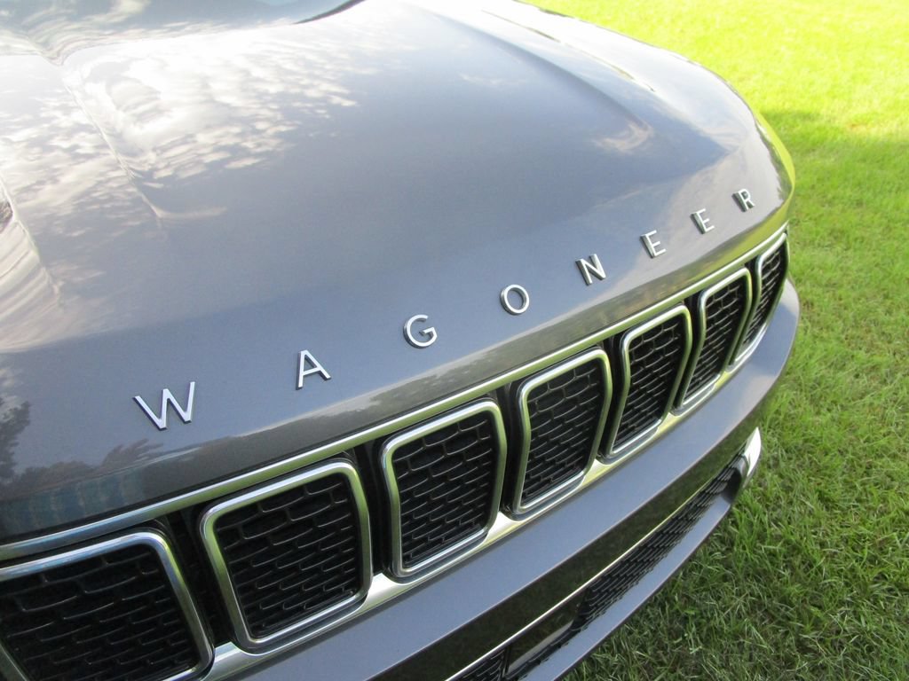 Used 2022 Jeep Wagoneer Series III AWD/4WD image 28