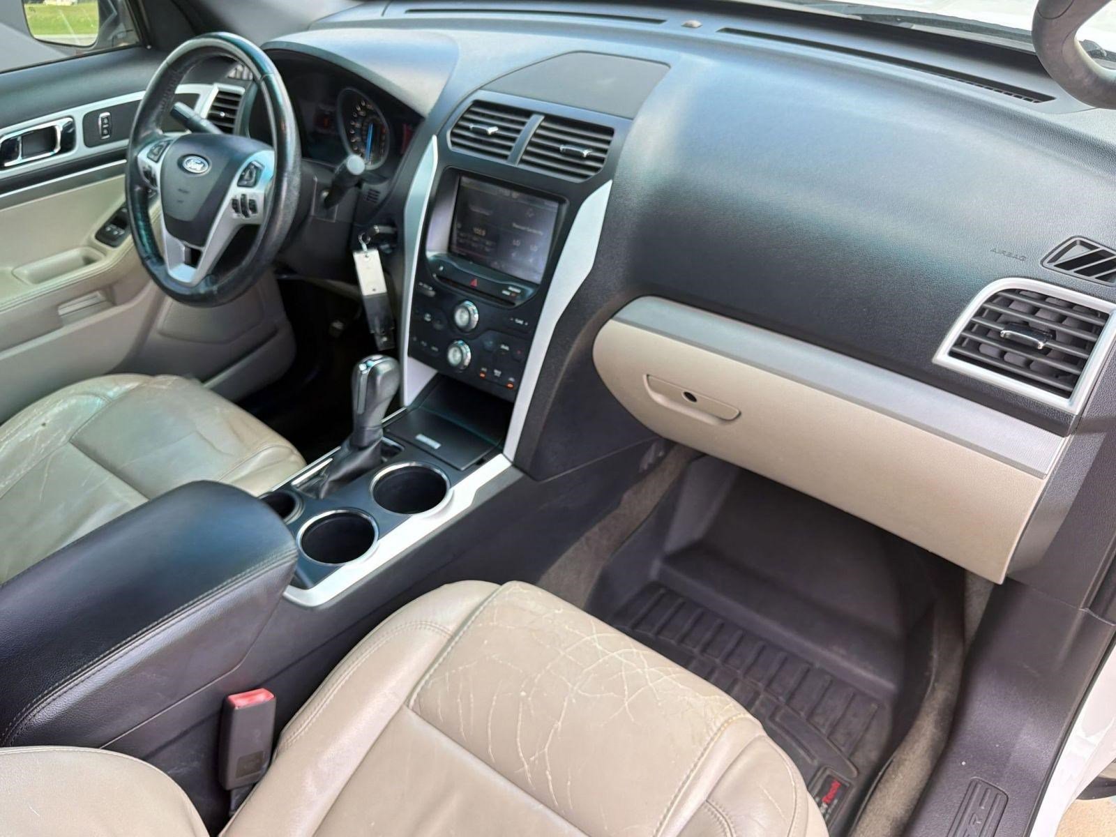 Used 2014 Ford Explorer XLT w/ Equipment Group 202A FWD image 26