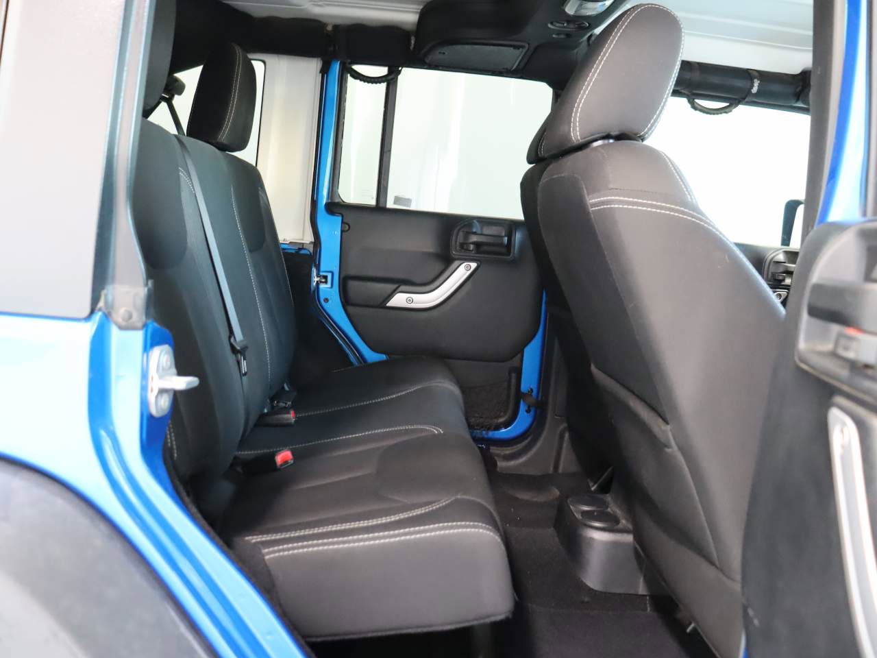 Used 2016 Jeep Wrangler Unlimited Rubicon w/ Connectivity Group image 18
