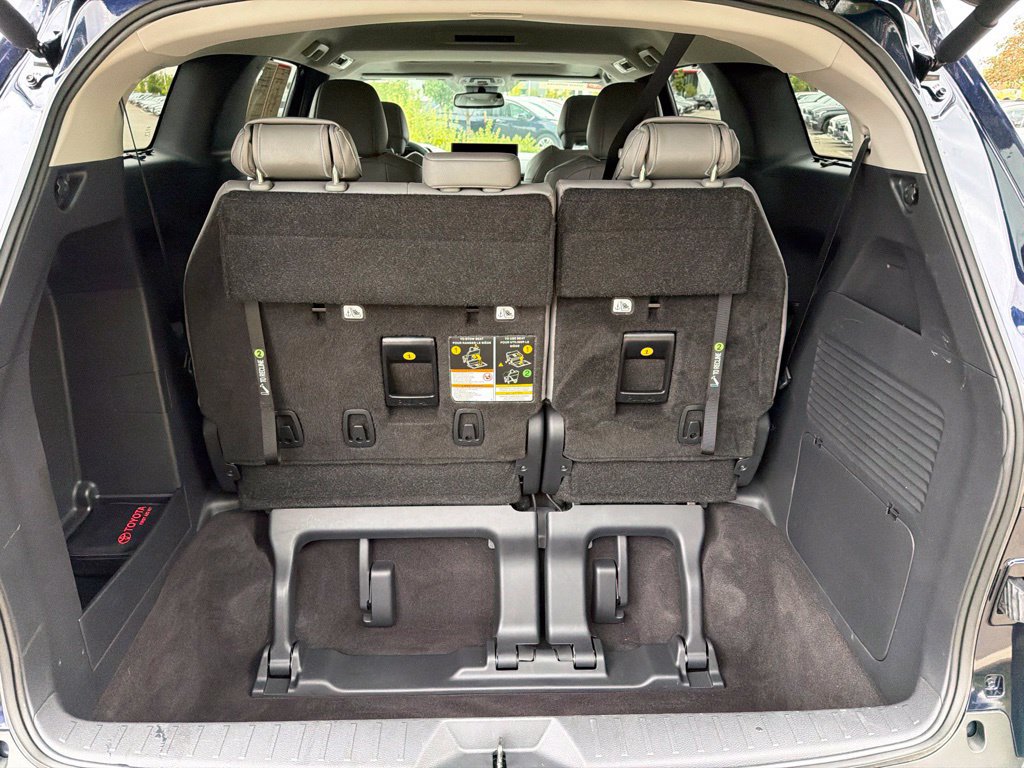 Used 2026 Toyota Sienna XLE AWD/4WD image 18