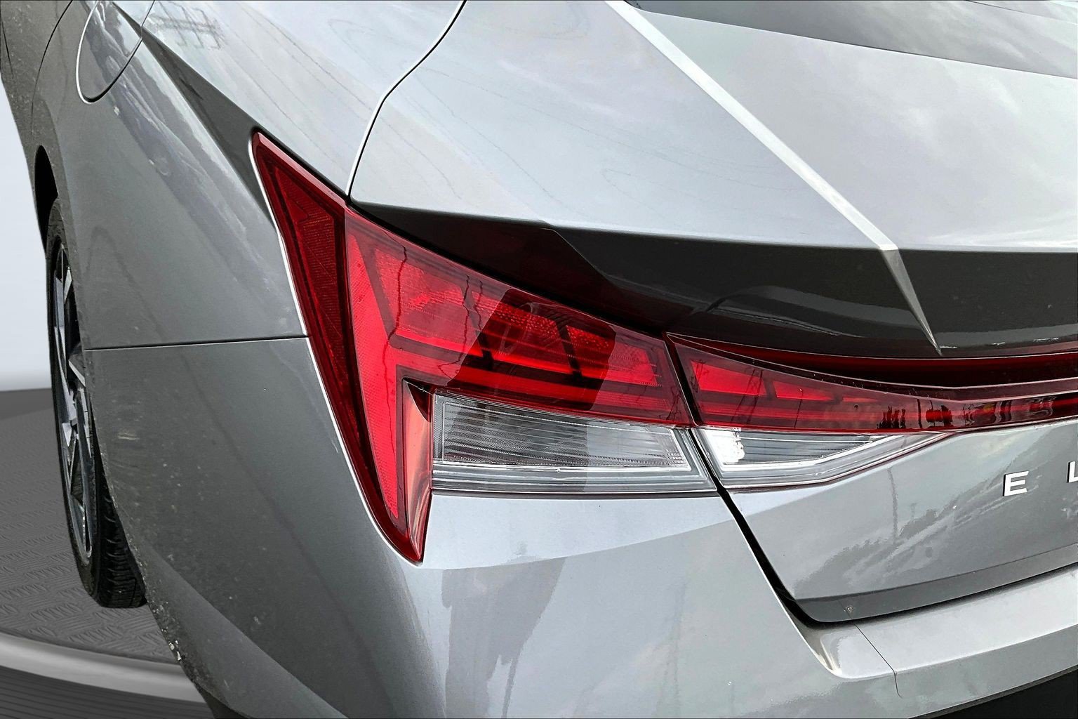 Used 2024 Hyundai Elantra SEL w/ Convenience Package FWD image 19