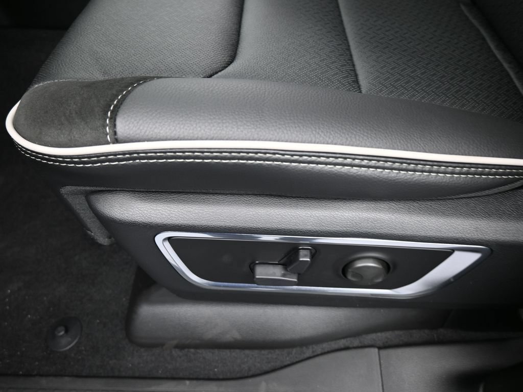 Used 2026 RAM 1500 Laramie w/ Night Edition AWD/4WD image 15