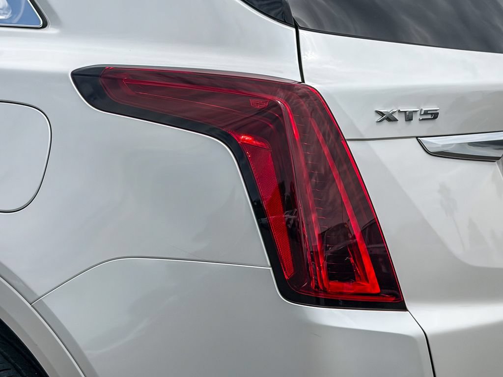 Certified 2023 Cadillac XT5 Premium Luxury w/ Technology Package FWD image 3