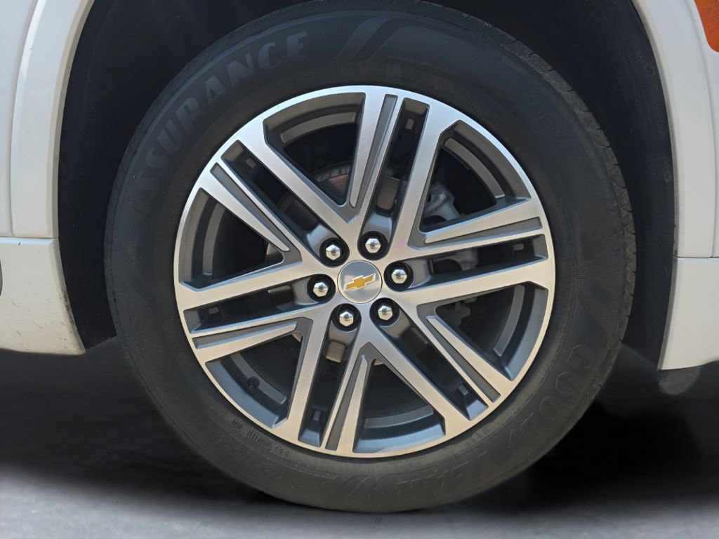 Used 2023 Chevrolet Traverse High Country w/ LPO, Floor Liner Package AWD/4WD image 21