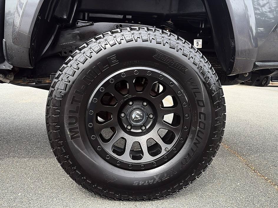 Used 2019 Toyota Tacoma TRD Sport AWD/4WD image 10