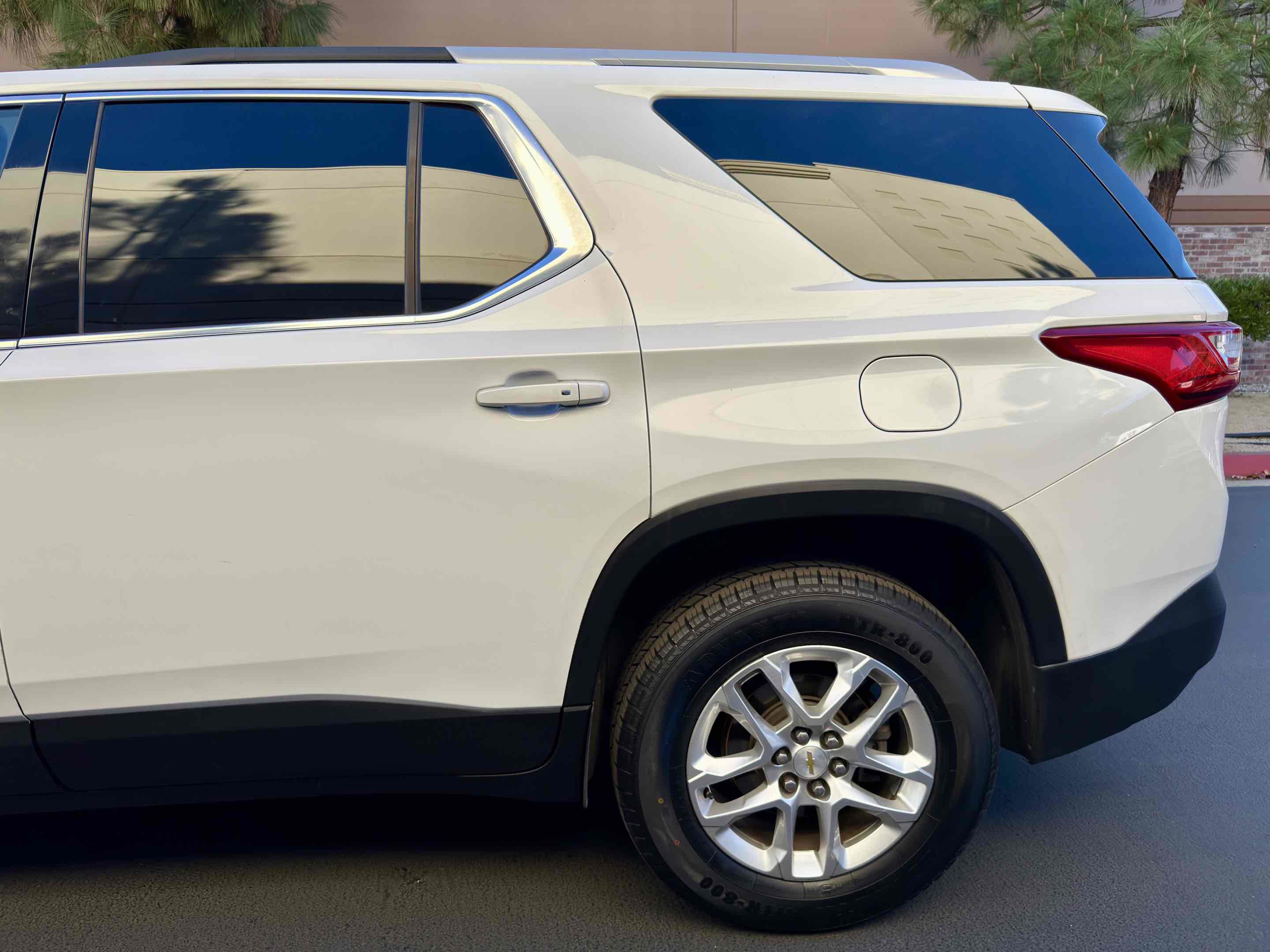 Used 2018 Chevrolet Traverse LT w/ LPO, Black Accent Package image 13