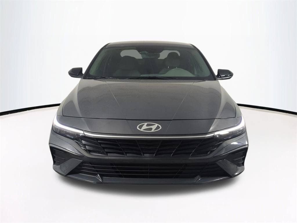Used 2025 Hyundai Elantra Sport FWD image 3