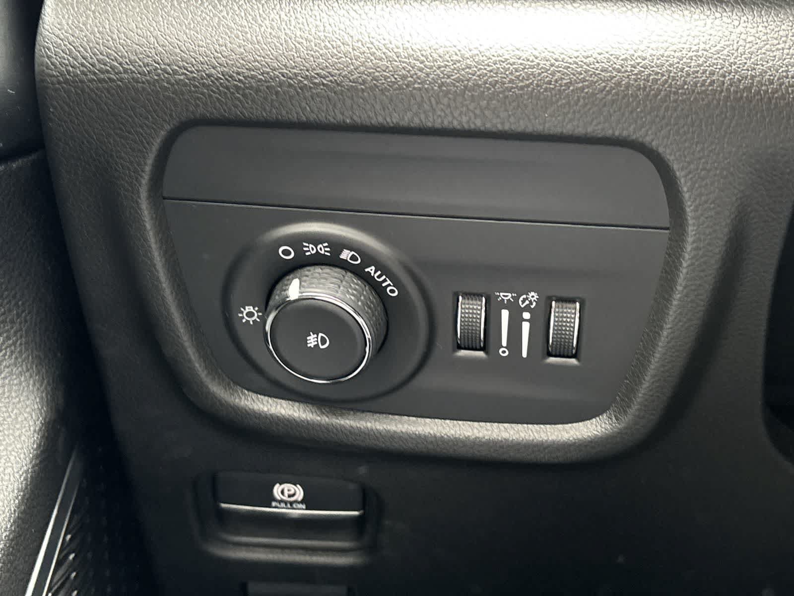 Certified 2022 Jeep Grand Cherokee Overland AWD/4WD image 8