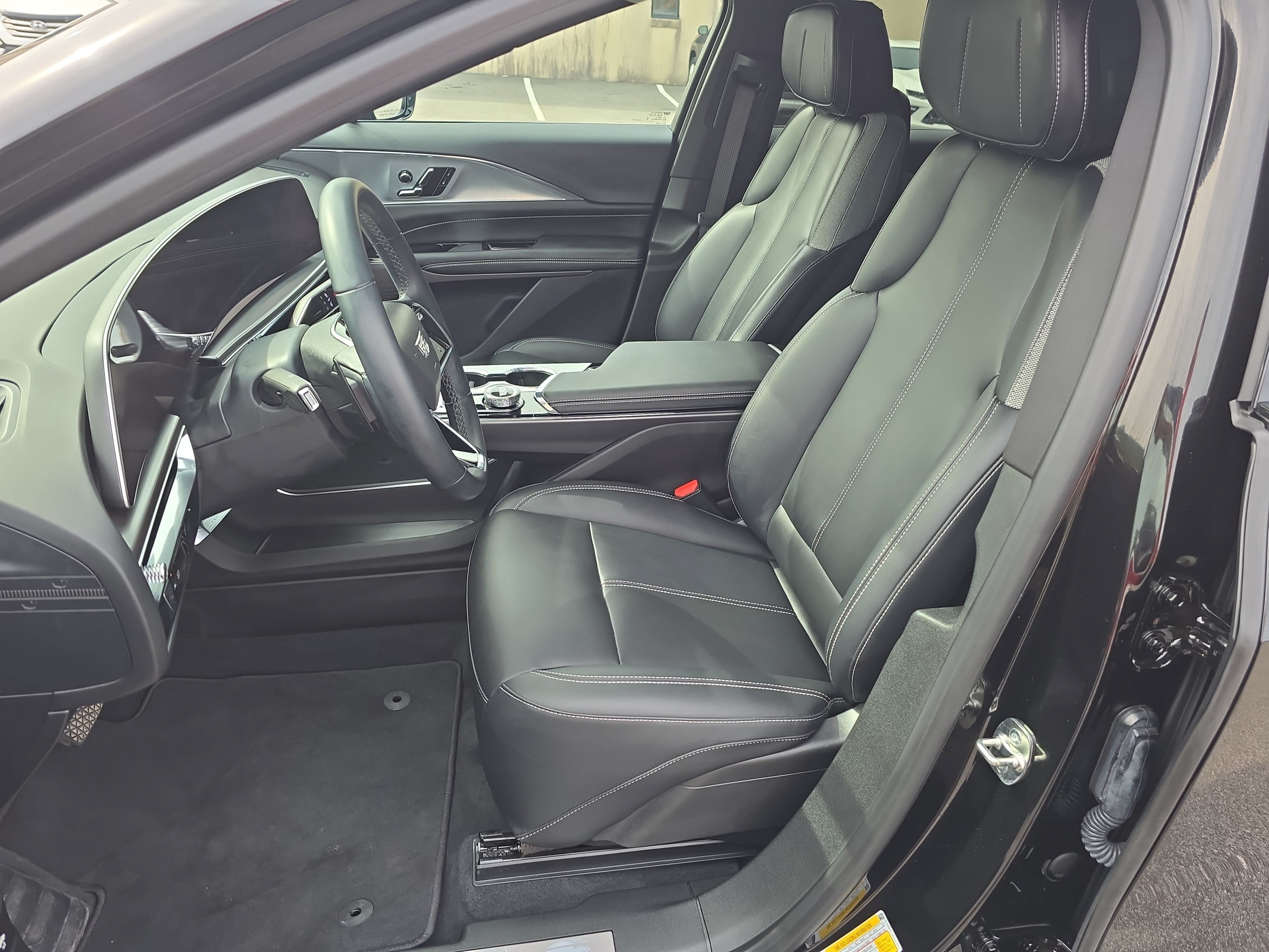 Certified 2024 Cadillac Lyriq Tech AWD/4WD image 16