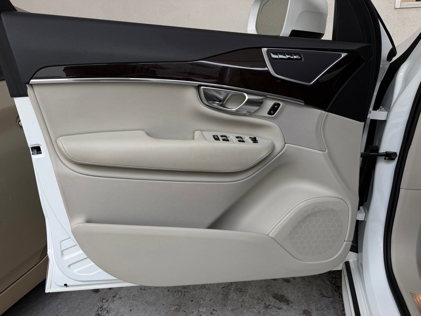 Used 2019 Volvo XC90 T6 Momentum w/ Advanced Package AWD/4WD image 21