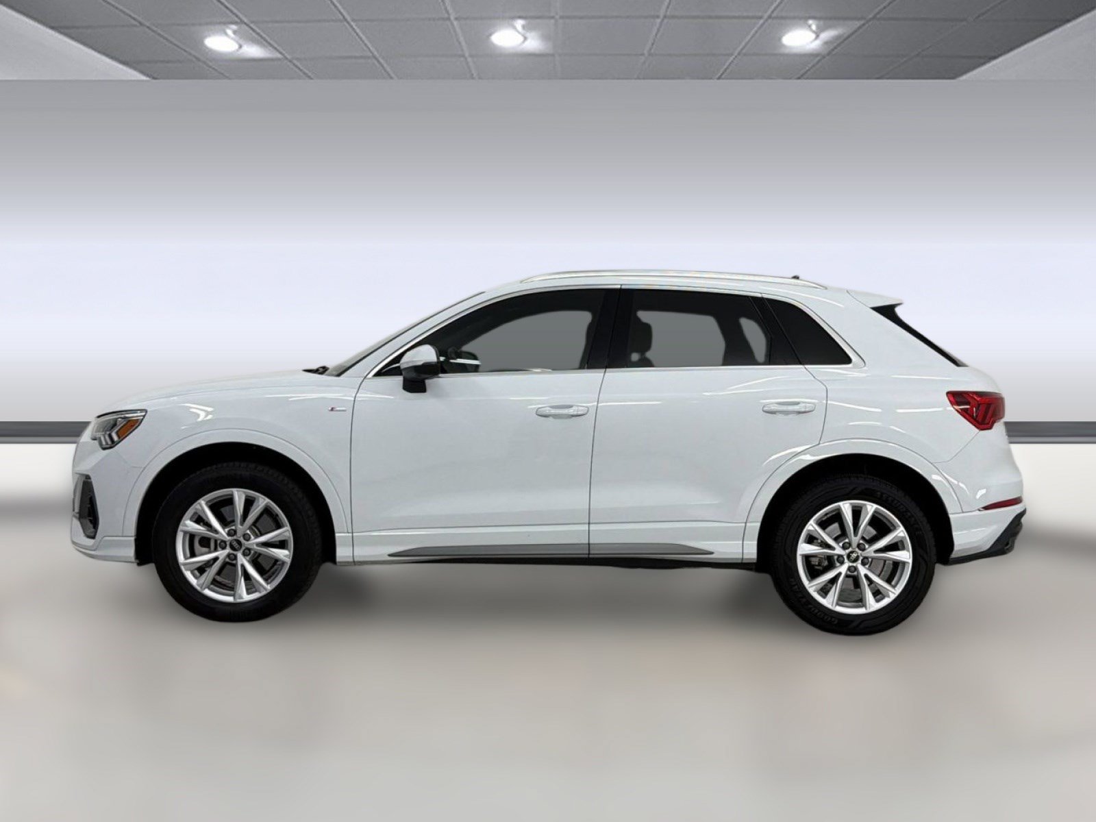 Used 2023 Audi Q3 2.0T Premium Plus w/ Premium Plus Package AWD/4WD image 2