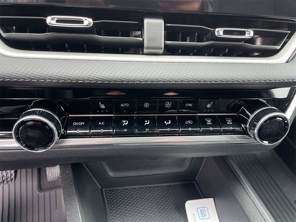 New 2026 Chevrolet Equinox LT w/ Convenience Package II image 19