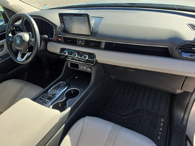 Used 2025 Honda Pilot Touring image 12