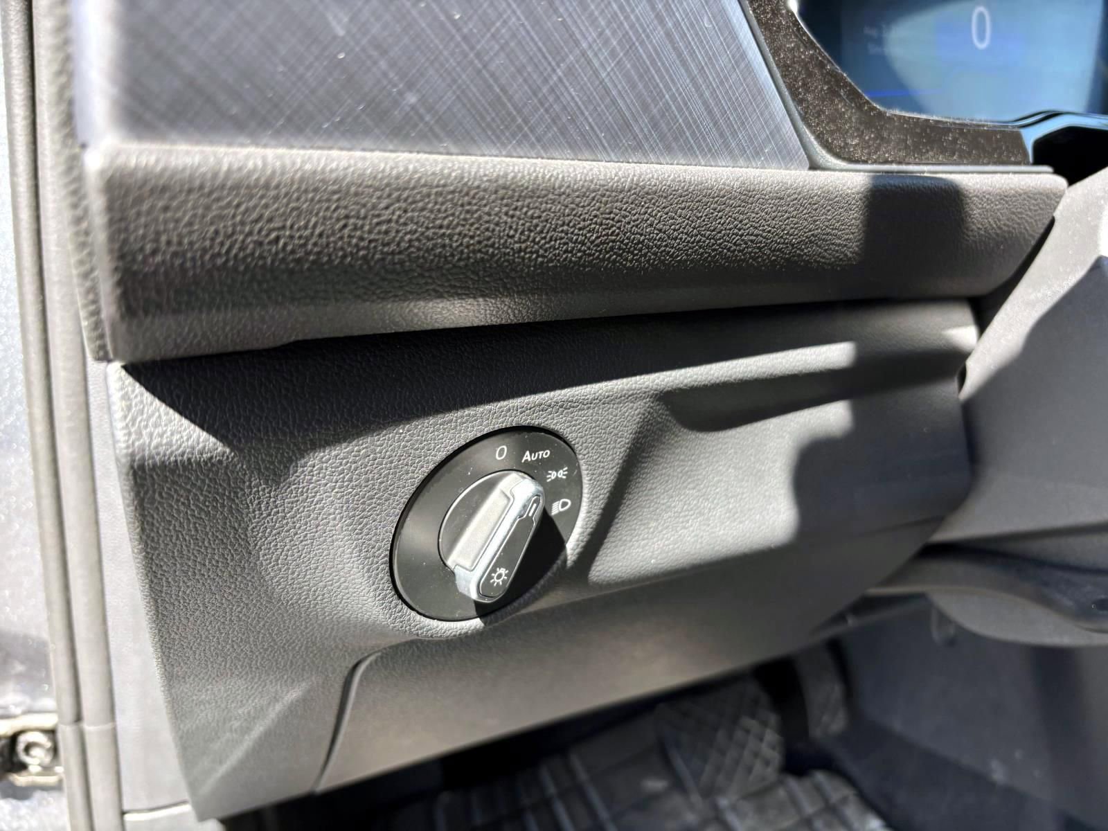 Used 2024 Volkswagen Jetta SE image 14