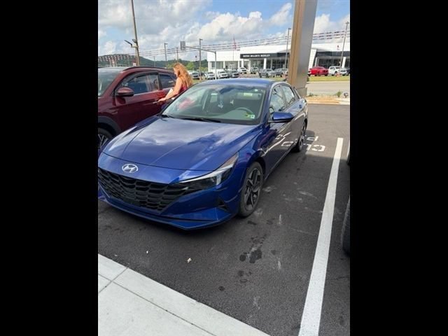 Used 2023 Hyundai Elantra SEL w/ Convenience Package FWD image 10