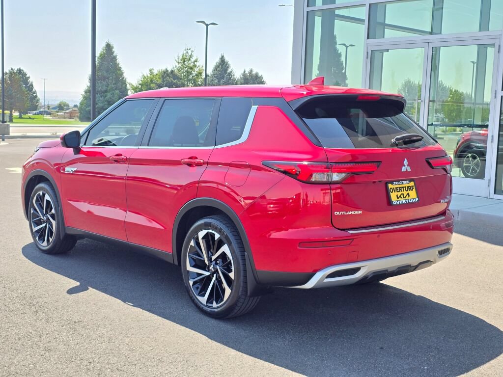 Used 2023 Mitsubishi Outlander 4WD Plug-In Hybrid image 4