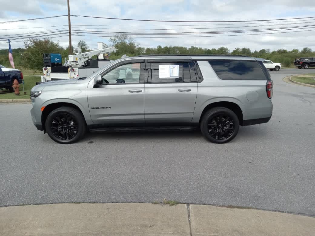 Used 2024 Chevrolet Suburban RST w/ Luxury Package AWD/4WD image 4