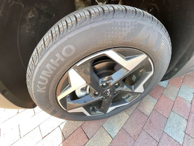Used 2024 Kia Seltos EX image 11
