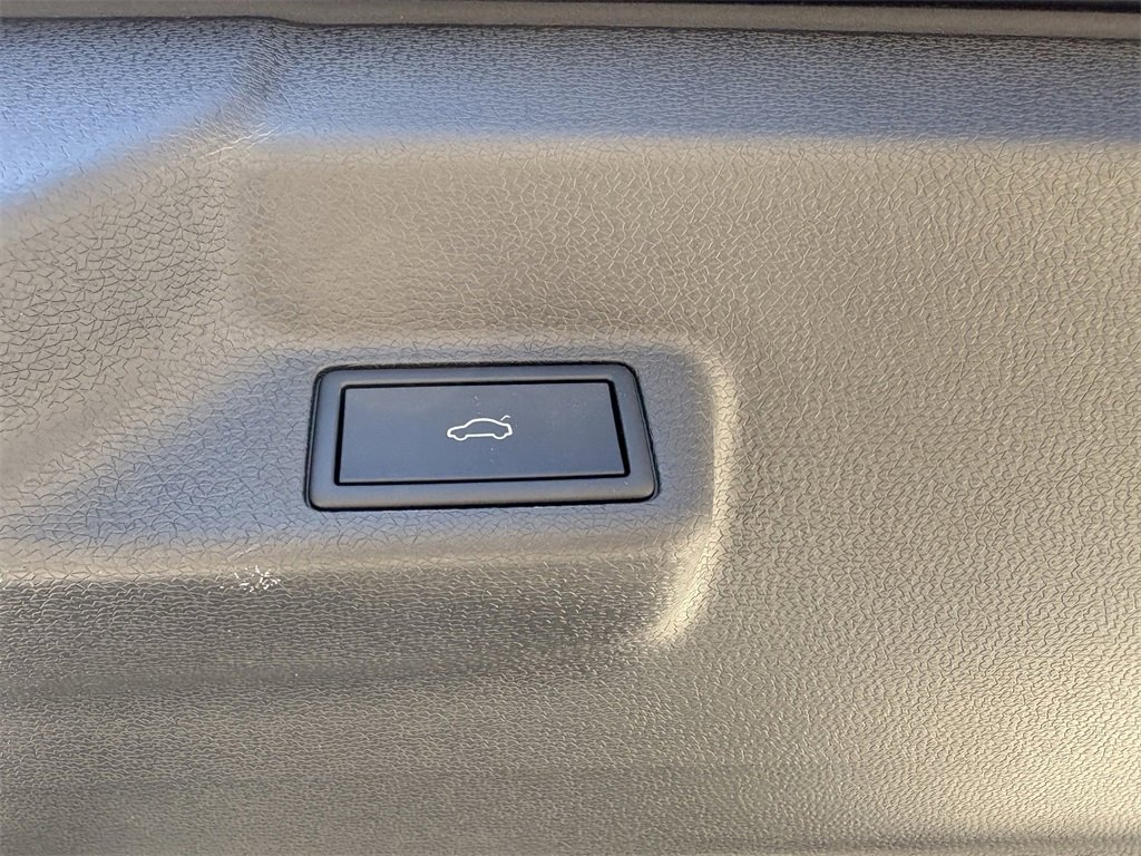 Used 2025 Volkswagen ID. Buzz Pro S image 26