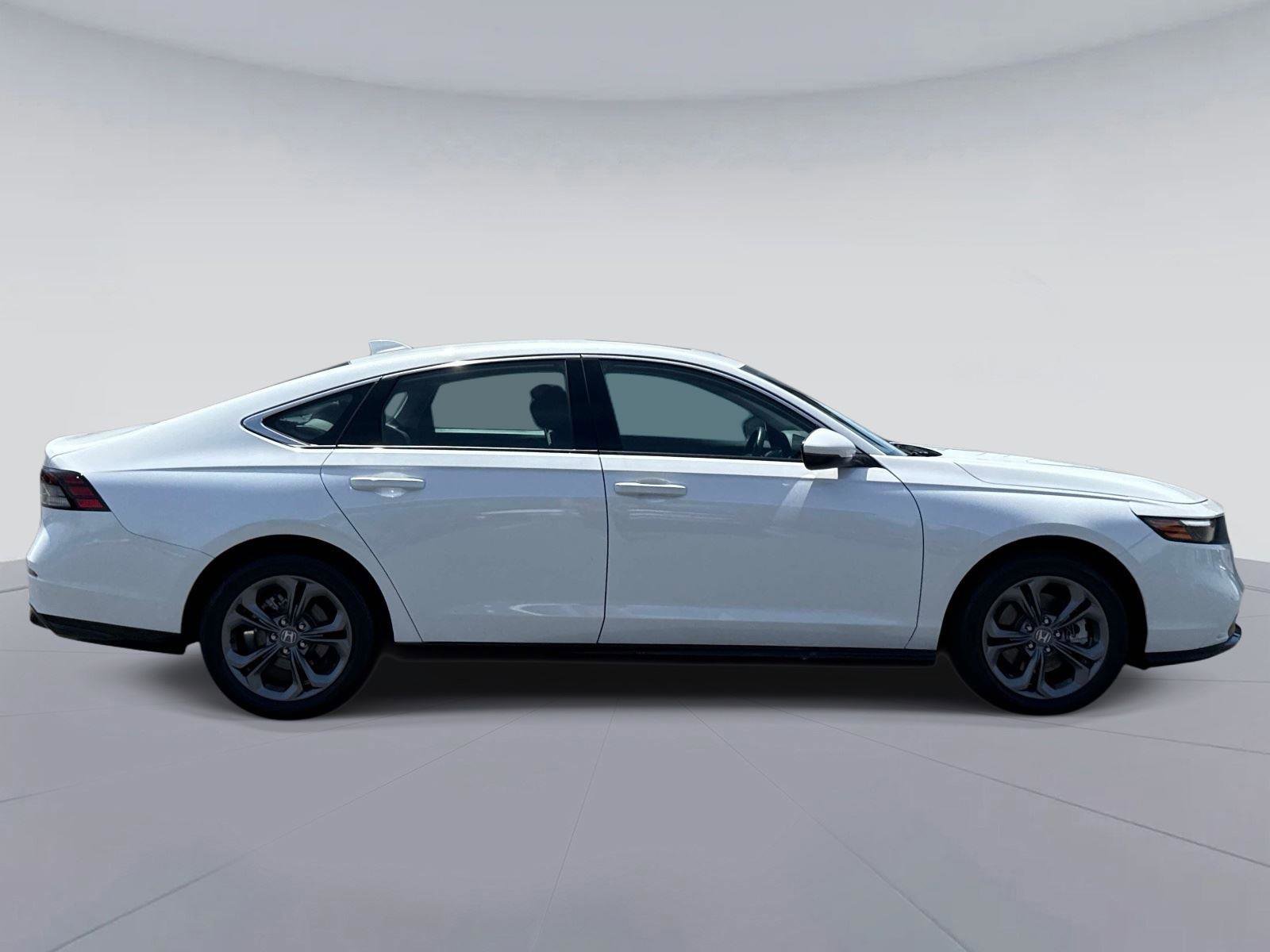 Used 2025 Honda Accord EX-L image 2