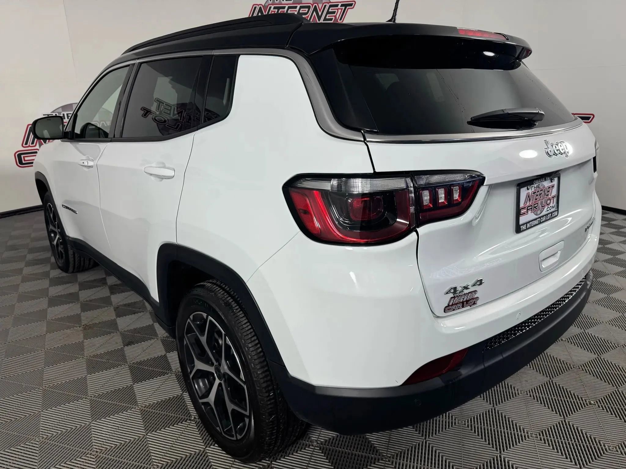 Used 2025 Jeep Compass Limited image 26