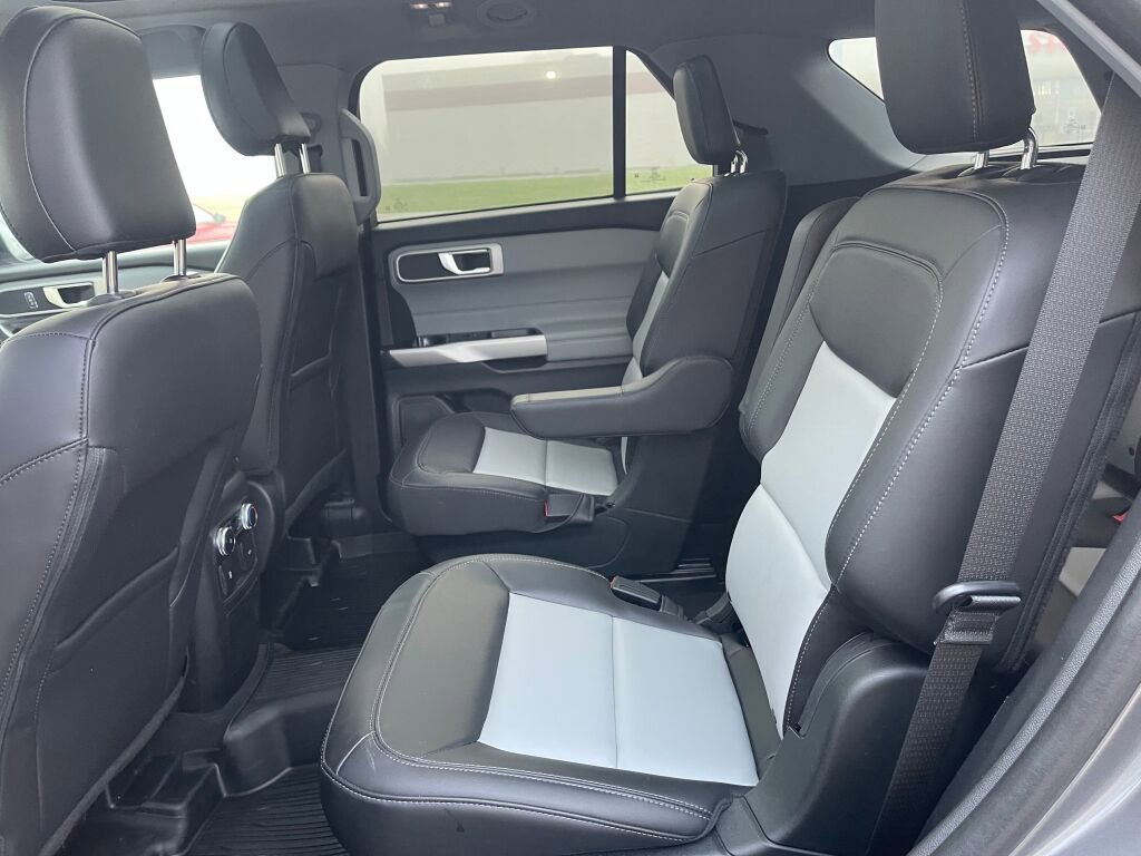 Used 2023 Ford Explorer XLT w/ Equipment Group 202A image 18
