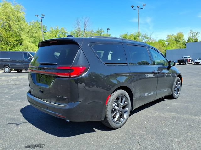 New 2027 Chrysler Pacifica Limited FWD image 7