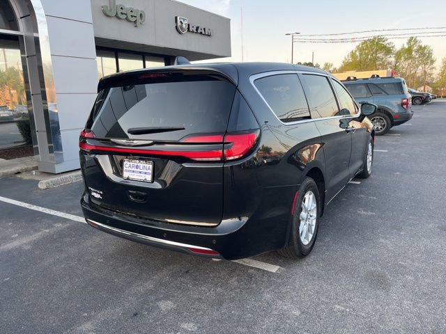 Used 2023 Chrysler Pacifica Touring-L image 3