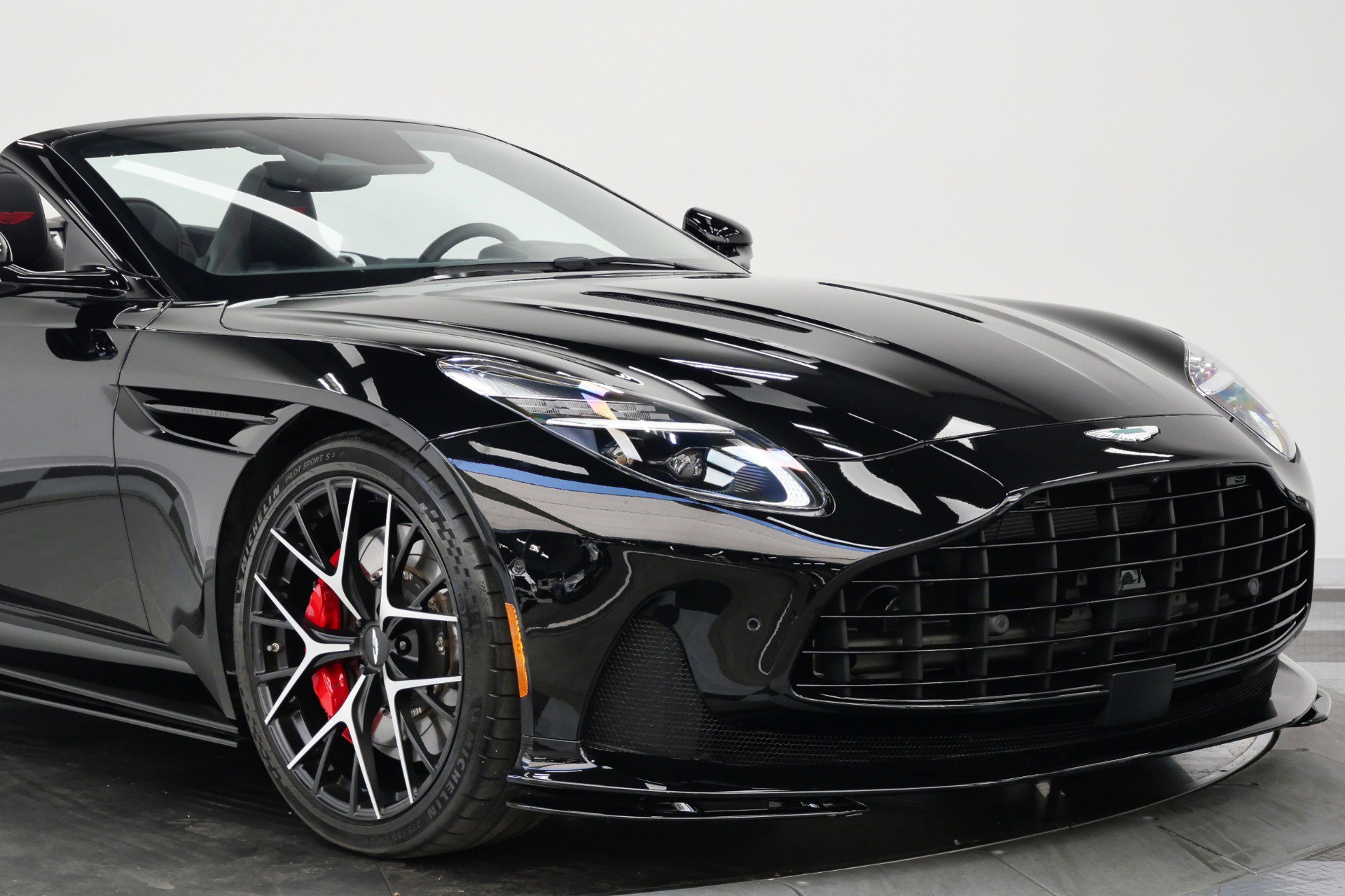 Used 2025 Aston Martin DB12 Convertible RWD image 50