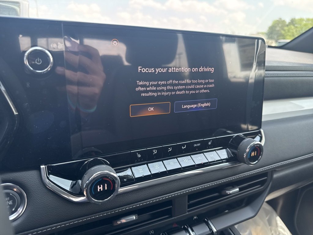 New 2025 Chevrolet Colorado LT w/ LT Convenience Package image 17