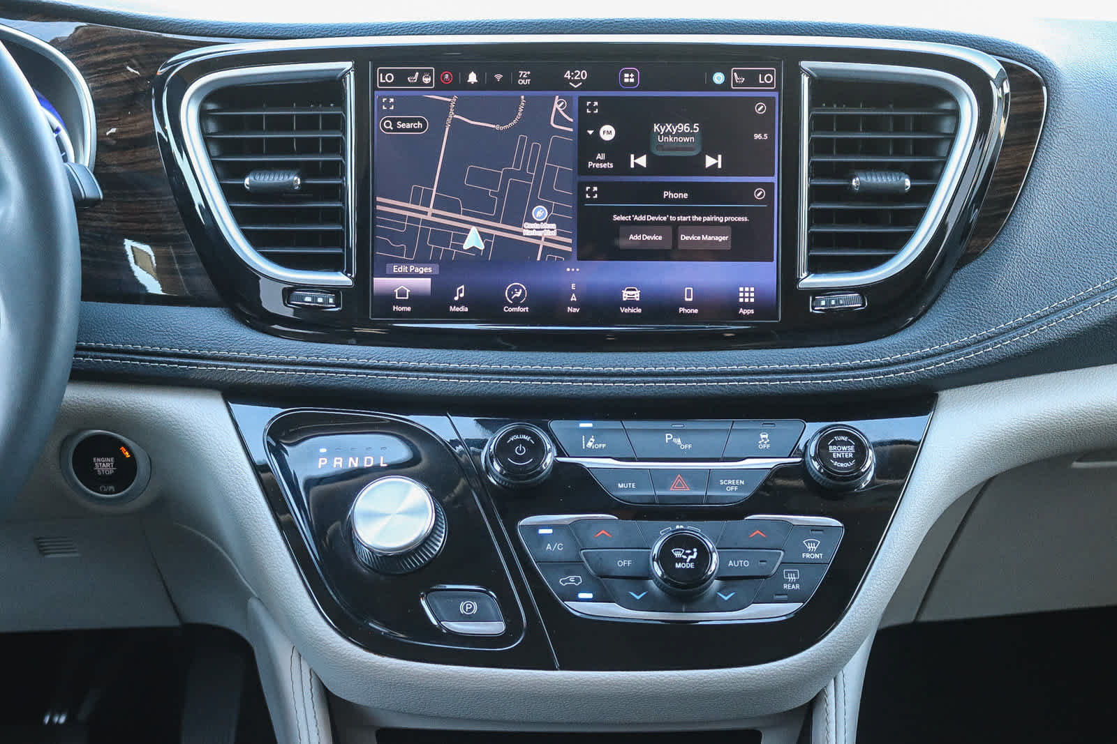 Used 2023 Chrysler Pacifica Limited FWD image 13