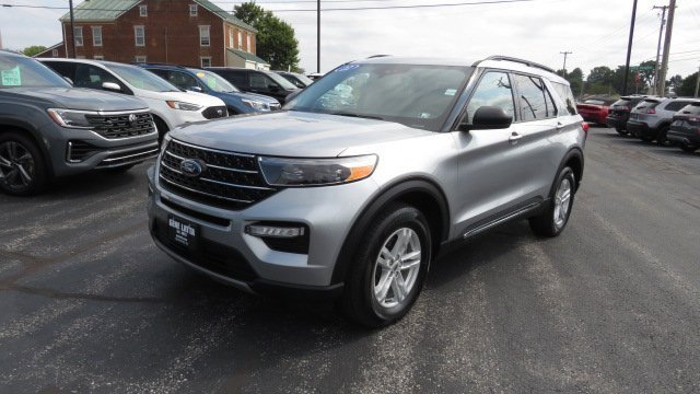 Certified 2022 Ford Explorer XLT w/ Equipment Group 202A image 3