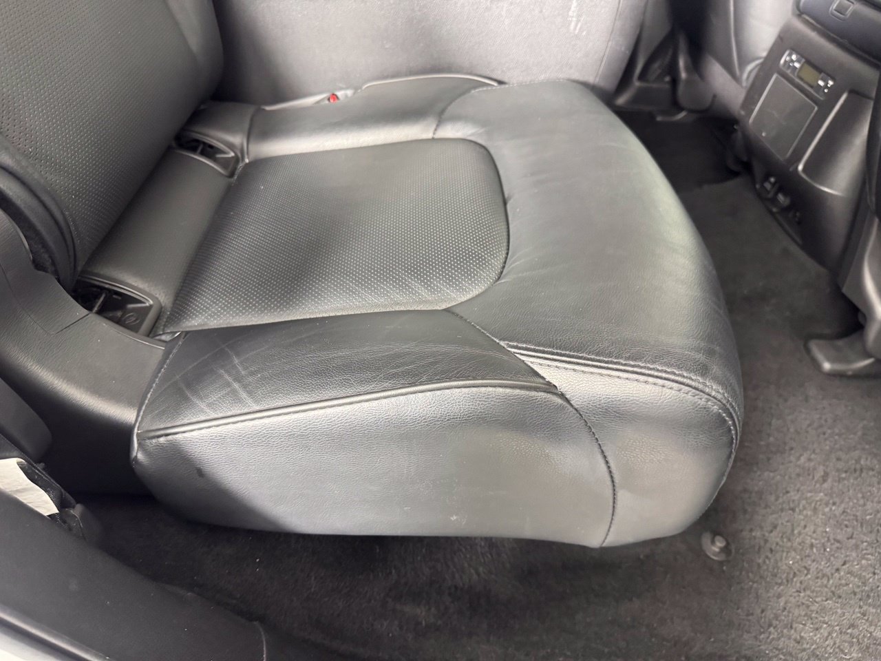 Used 2024 Nissan Armada SL w/ Captain's Chairs Package AWD/4WD image 39