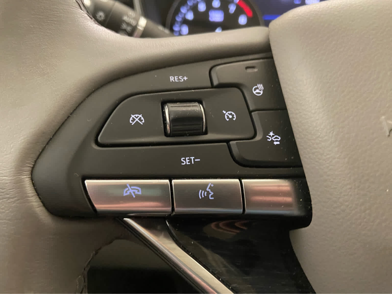 Used 2024 Cadillac XT6 Premium Luxury w/ Technology Package FWD image 27