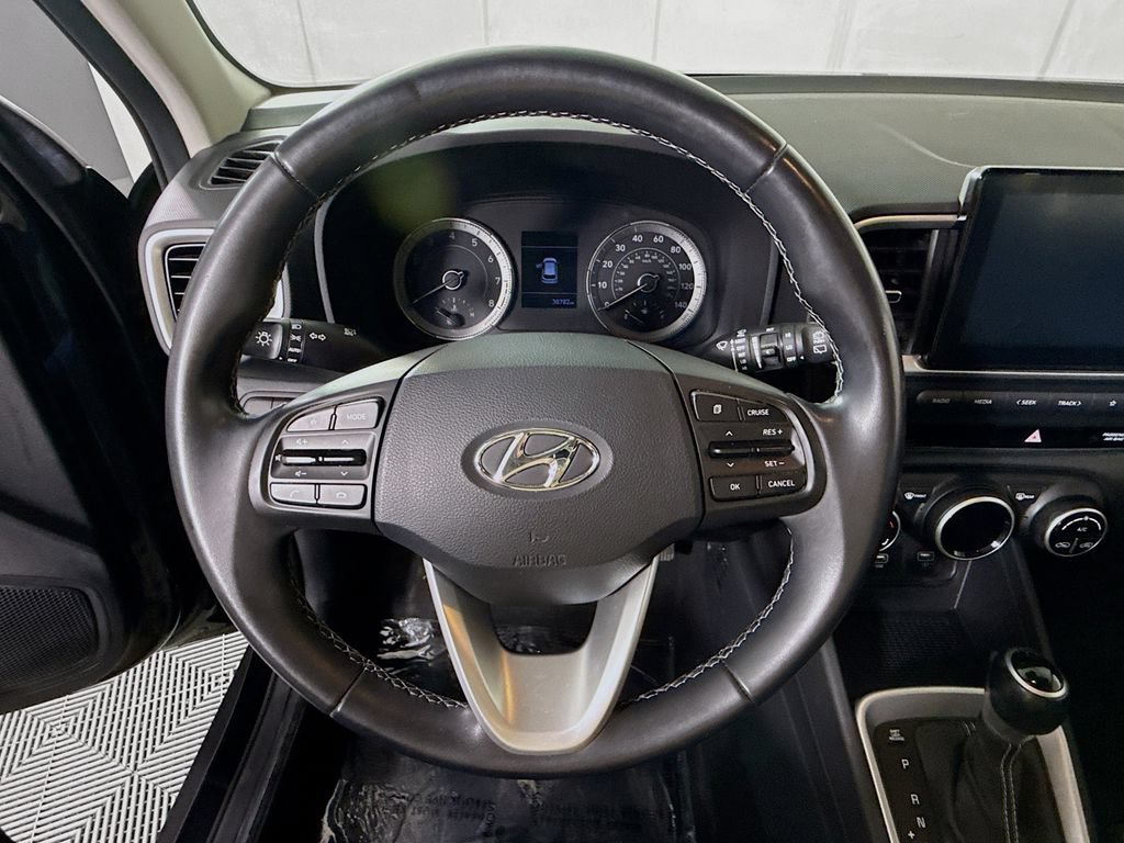 Certified 2021 Hyundai Venue SEL FWD image 19