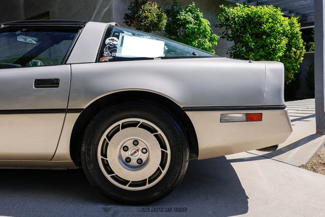 Used 1986 Chevrolet Corvette Coupe RWD image 5